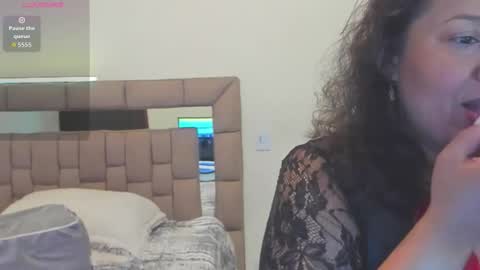 Snapshot of nyomi_browm chatting on 11, 11, 2025 nyomi browm online show from 11, 11, 2025