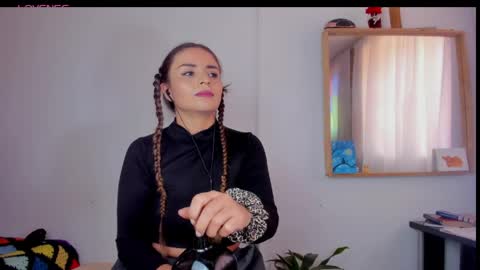 Laura nyu online show from 15, 5, 2026
