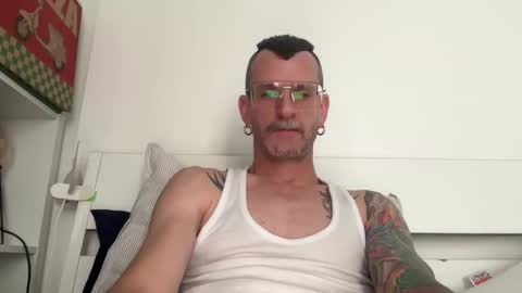 Snapshot of o_johnny_deep_o chatting on 19, 2, 2026 Jonathan Deep online show from 19, 2, 2026