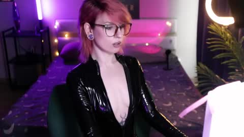 Snapshot of obedientt_ chatting on 15, 5, 2026 Moonlight online show from 15, 5, 2026