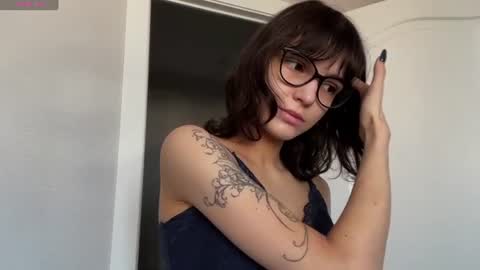 Snapshot of odettehatt chatting on 11, 6, 2026 Thea online show from 11, 6, 2026