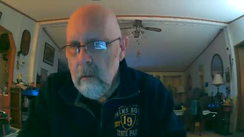 Snapshot of ogusbogus chatting on 28, 11, 2025 Maximus No Mo online show from 28, 11, 2025