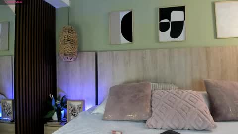 Holly online show from 15, 4, 2026