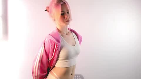 Emi and Ohpi online show from 14, 4, 2026