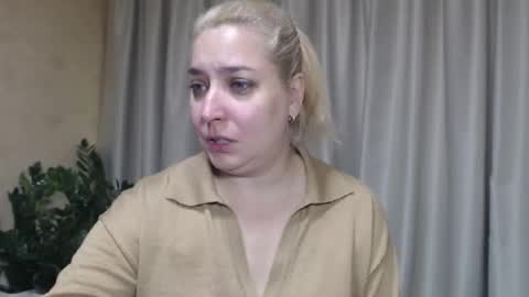 Snapshot of ohsweetiren chatting on 5, 10, 2025 Iren online show from 5, 10, 2025