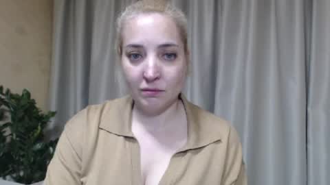 Snapshot of ohsweetmari chatting on 2, 6, 2026 Mari online show from 2, 6, 2026