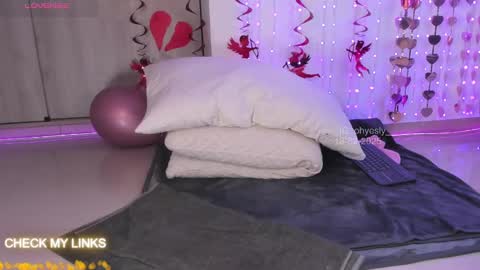 ohyesly_ online show from 18, 2, 2025