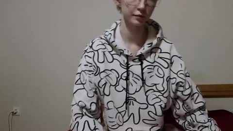 Ola dushek online show from 22, 4, 2026