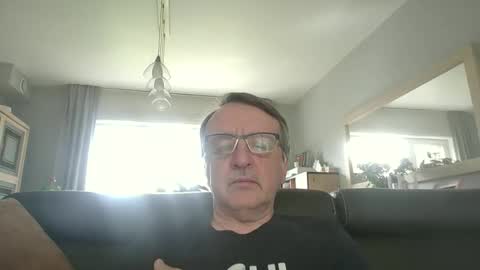Snapshot of oldtimer160162493 chatting on 18, 5, 2026 oldtimer160162493 online show from 18, 5, 2026