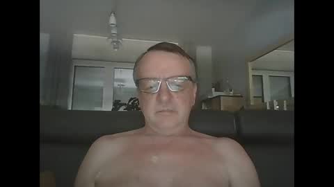 Snapshot of oldtimer160162493 chatting on 26, 5, 2026 oldtimer160162493 online show from 26, 5, 2026