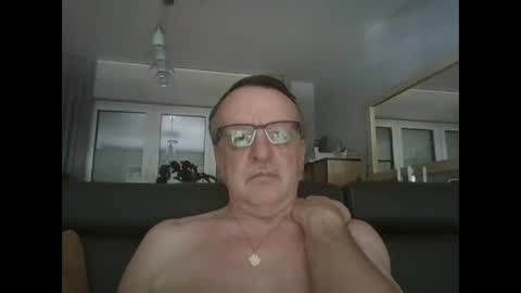 Snapshot of oldtimer160162493 chatting on 27, 5, 2026 oldtimer160162493 online show from 27, 5, 2026