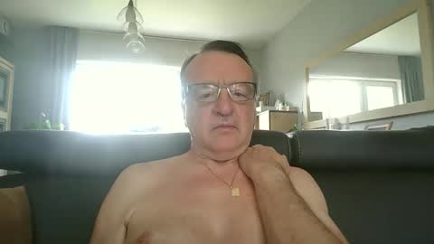 Snapshot of oldtimer160162493 chatting on 31, 5, 2026 oldtimer160162493 online show from 31, 5, 2026
