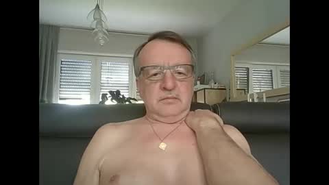 Snapshot of oldtimer160162493 chatting on 1, 6, 2026 oldtimer160162493 online show from 1, 6, 2026