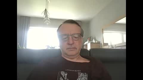 Snapshot of oldtimer160162493 chatting on 4, 6, 2026 oldtimer160162493 online show from 4, 6, 2026