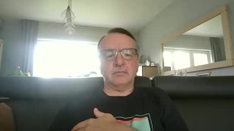 Snapshot of oldtimer160162493 chatting on 8, 6, 2026 oldtimer160162493 online show from 8, 6, 2026
