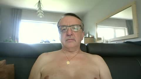 Snapshot of oldtimer160162493 chatting on 16, 6, 2026 oldtimer160162493 online show from 16, 6, 2026