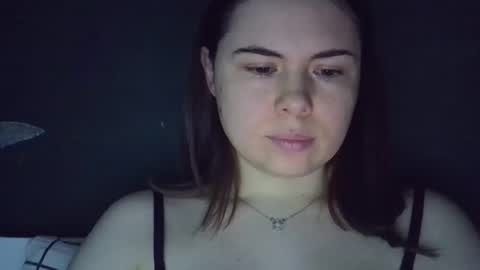 Snapshot of olivepeach chatting on 28, 4, 2026 Oil online show from 28, 4, 2026