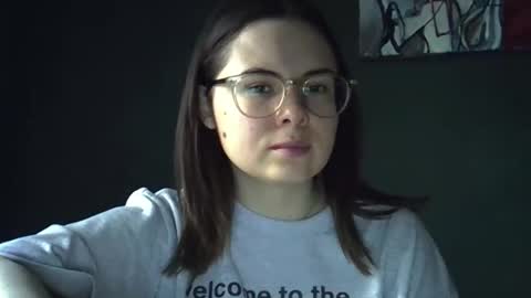 Snapshot of olivepeach chatting on 4, 5, 2026 Oil online show from 4, 5, 2026