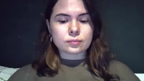Snapshot of olivepeach chatting on 17, 5, 2026 Oil online show from 17, 5, 2026