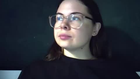 Snapshot of olivepeach chatting on 23, 5, 2026 Oil online show from 23, 5, 2026