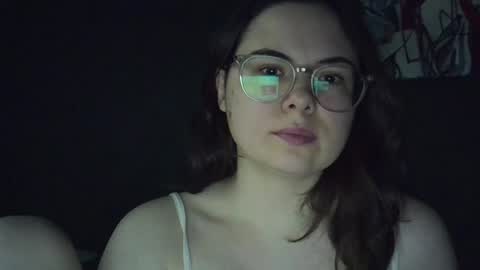Snapshot of olivepeach chatting on 19, 6, 2026 Oil online show from 19, 6, 2026