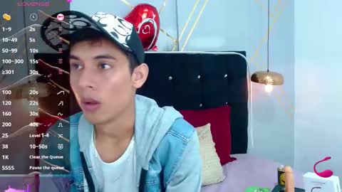 Snapshot of oliver_king_sex chatting on 8, 3, 2025 Oliver Smith online show from 8, 3, 2025