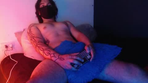 Snapshot of oliver_laid_2023 chatting on 5, 1, 2025 oliver_laid_2023 online show from 5, 1, 2025