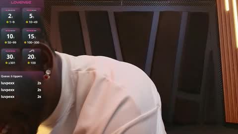 OLIVER LAURENT online show from 19, 4, 2026