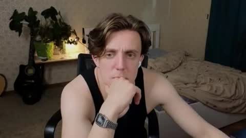 Snapshot of oliver_travis chatting on 29, 7, 2026 Oliver Evans online show from 29, 7, 2026