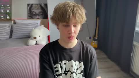 Snapshot of olivertasty chatting on 19, 6, 2026 oliver online show from 19, 6, 2026