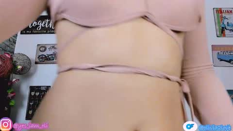 Snapshot of olivia22love chatting on 15, 9, 2025 ..................................... 500 am- 1200 pm GMT-5 online show from 15, 9, 2025