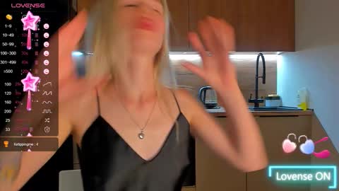 Snapshot of olivia_bells chatting on 8, 9, 2025 Olivia 3 online show from 8, 9, 2025