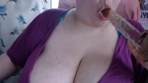 Snapshot of olivia_bud_gold chatting on 16, 12, 2024 Olivia Gold online show from 16, 12, 2024