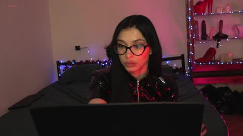 Olivia Faye online show from 25, 3, 2026