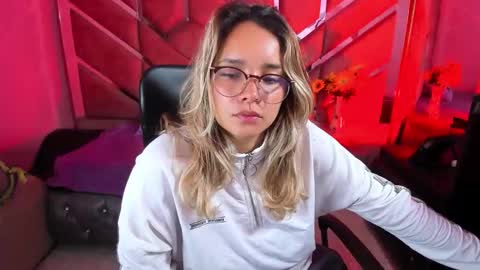  OLIVIA  online show from 16, 9, 2025