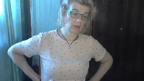 Snapshot of olivia_mia25 chatting on 2, 7, 2026 Olivia Mia online show from 2, 7, 2026