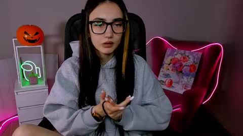 olivia_norton_ online show from 28, 10, 2025