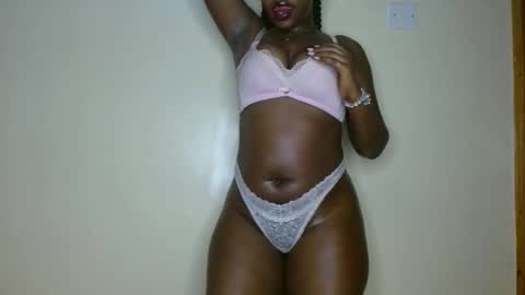 Snapshot of olivia_roxxyy chatting on 18, 5, 2026 olivia online show from 18, 5, 2026