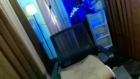 Miss OLIVIA online show from 21, 12, 2025