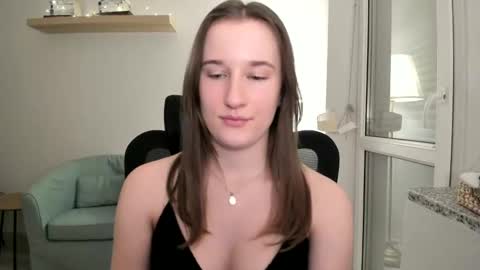 Snapshot of oliviaaa2003 chatting on 15, 12, 2024 Oliwiaa2004 online show from 15, 12, 2024