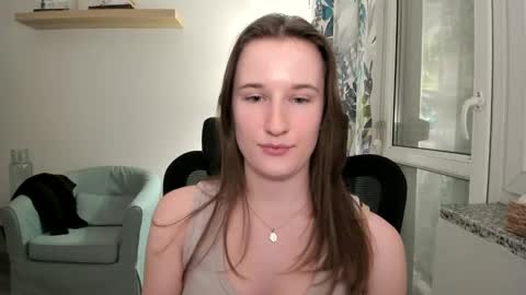 Snapshot of oliviaaa2003 chatting on 7, 1, 2025 Oliwiaa2004 online show from 7, 1, 2025