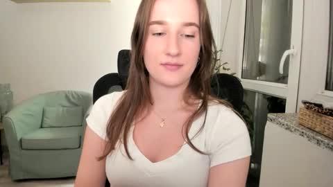 Snapshot of oliviaaa2003 chatting on 16, 9, 2025 Oliwiaa2004 online show from 16, 9, 2025