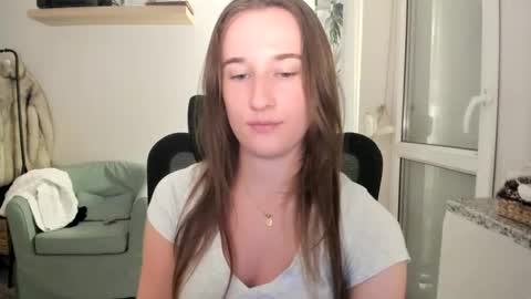 Snapshot of oliviaaa2003 chatting on 14, 12, 2025 Oliwiaa2004 online show from 14, 12, 2025