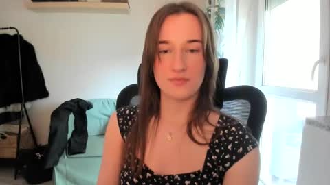 Snapshot of oliviaaa2003 chatting on 5, 5, 2026 Oliwiaa2004 online show from 5, 5, 2026
