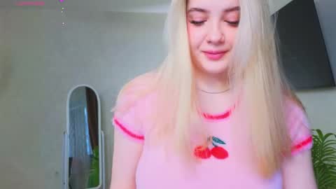 Snapshot of oliviabr0wn chatting on 21, 5, 2026 Olivia online show from 21, 5, 2026