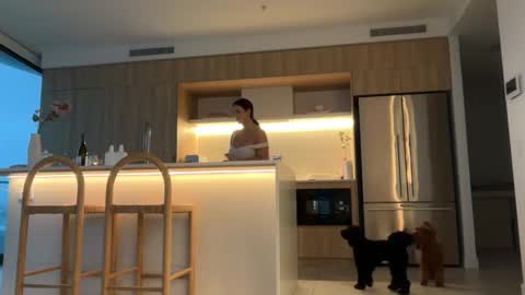 Olivia Brookes online show from 16, 12, 2025