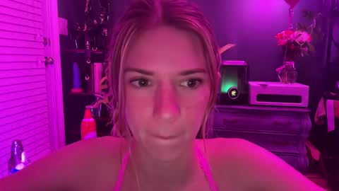 Olivia online show from 15, 2, 2025