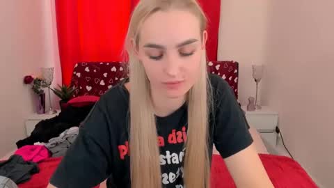 Snapshot of oliviahappy chatting on 2, 12, 2024 oliviaBeauty online show from 2, 12, 2024