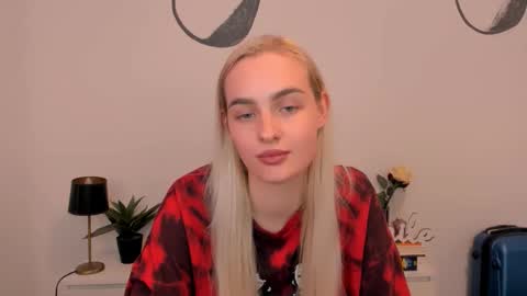 Snapshot of oliviahappy chatting on 3, 10, 2025 oliviaBeauty online show from 3, 10, 2025