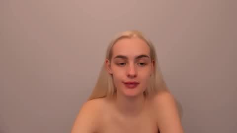 Snapshot of oliviahappy chatting on 20, 12, 2025 oliviaBeauty online show from 20, 12, 2025